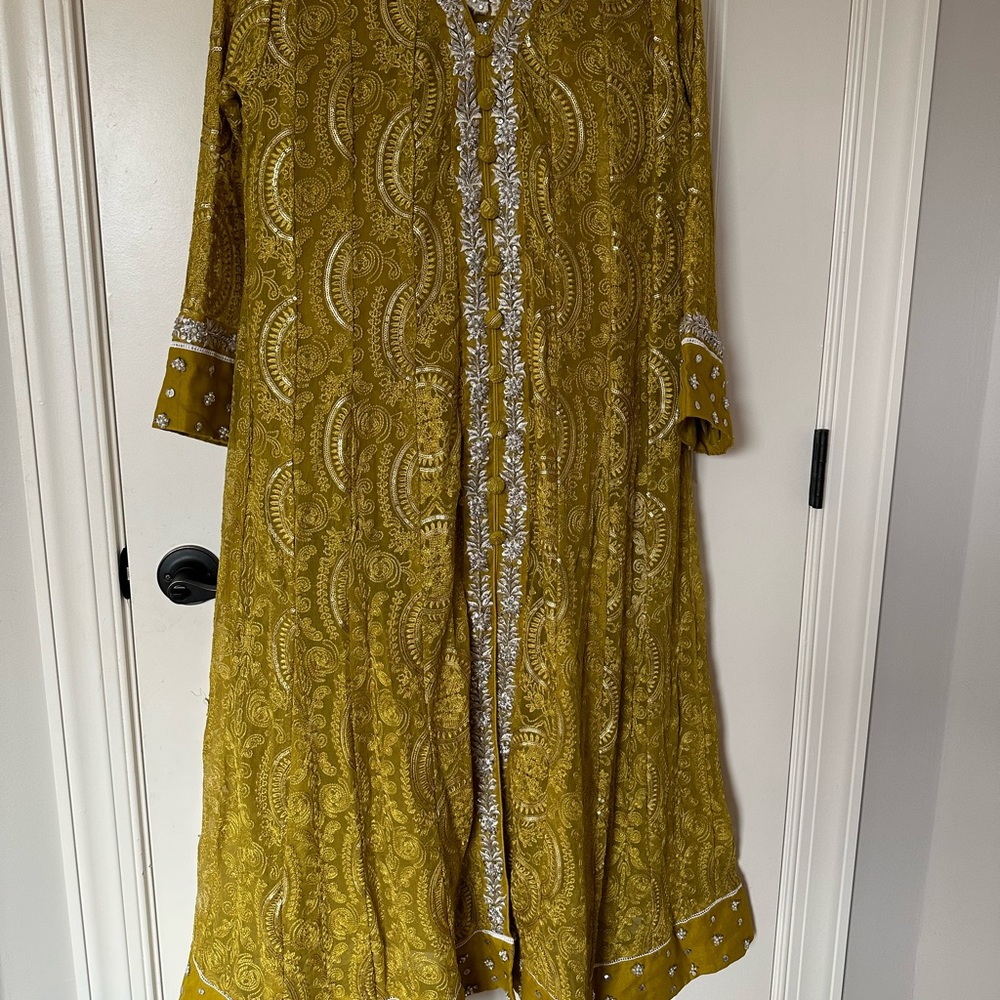 Pakistani chikankari shalwar kurta